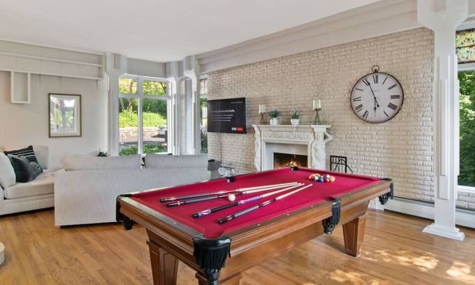 Ossining House | Family Friendly Resort with Fast Wi-Fi - Perfect for Spring Getaways