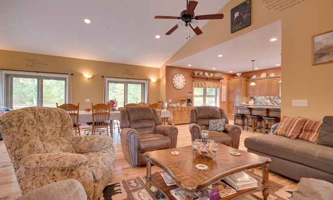 Calvin House | Family-Friendly Retreat w/Deck in Cassville!