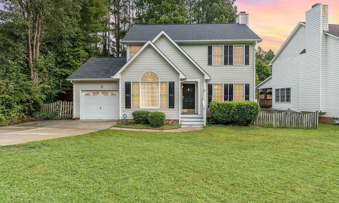 Durham House | Family Friendly Retreat in RDU with all the convenience - 3 Bd/2.5 Ba