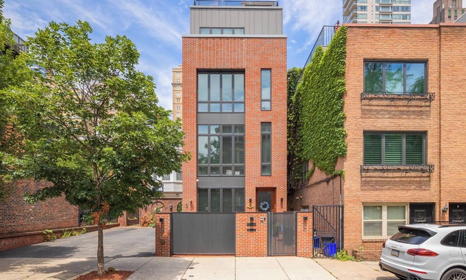 Rittenhouse Row House | Family Friendly Rittenhouse block