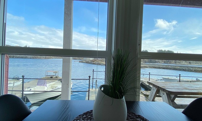 Oygarden House | Family friendly. Right at the water's edge. Charter. 2 bedrooms. 1 hour from Bergen.