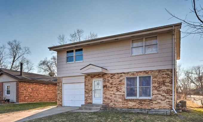 Rockford House | Family-Friendly Rockford Home with Private Yard!