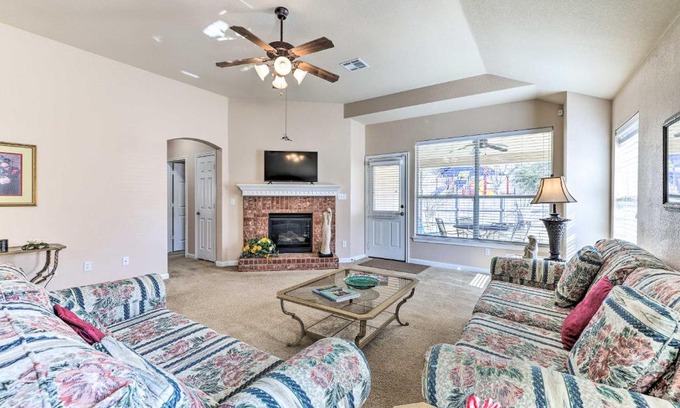 Buda House | Family-Friendly Rose Villa with Yard and Patio!
