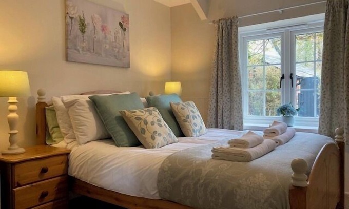 Holsworthy Cottage | Family Friendly Rural Riverside 5-Bed Cottage