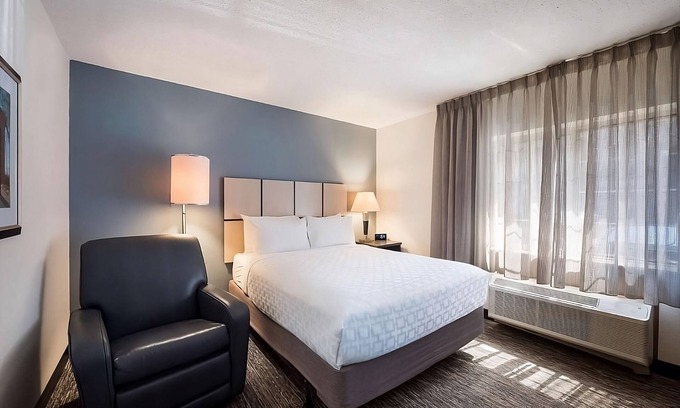 Morris Plains Hotel | Family-friendly Stay in Morris Plains! Pets Allowed Here! Kitchen Available!