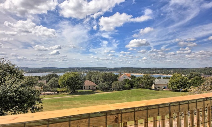 Point Venture House | Family Friendly, sleeps 10 (6 adults)