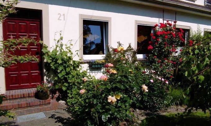 Mariensiel House | Family-friendly semi-detached house in Sande OT Mariensiel. 15 km to Jever