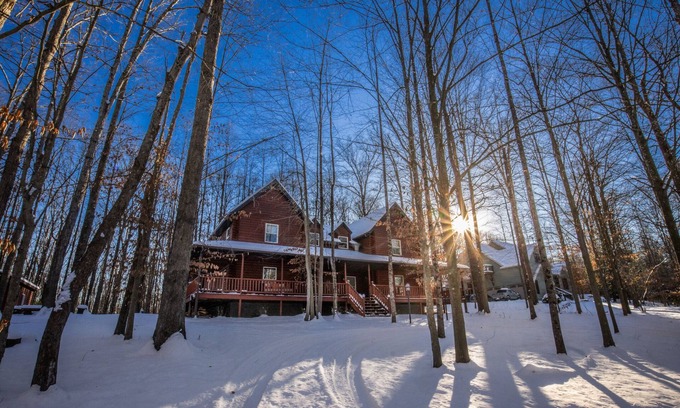 Fayetteville Cabin | Family-friendly spacious cabin in gated community overlooking the NRG Bridge