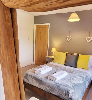 Worcester House | Family-Friendly Spacious 3BR, Near Uni & Town