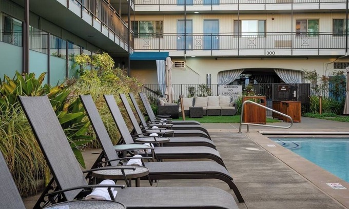 Corte Madera Hotel | Family-Friendly Suite | Outdoor Pool | Free Parking | Courtyard | BBQ Area