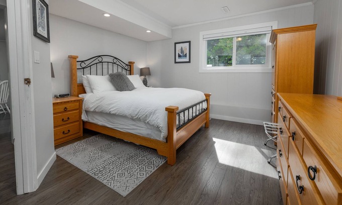 Maple Ridge House | FAMILY FRIENDLY Suite in Central Maple Ridge