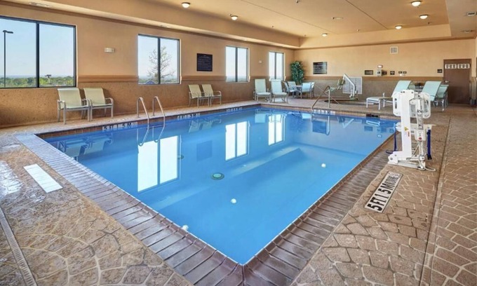 Decatur Hotel | Family-Friendly Suites in Decatur - Indoor Pool & Nearby Attractions