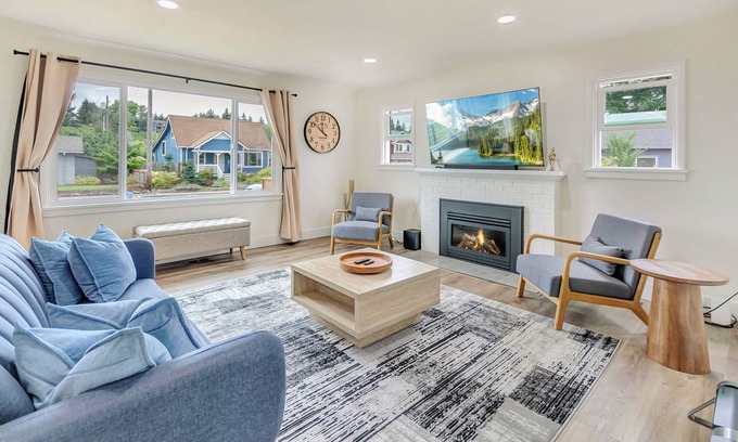 South Tacoma House | Family-Friendly Tacoma Stay- Newly Remodeled Home with AC & Pet-Friendly Yard
