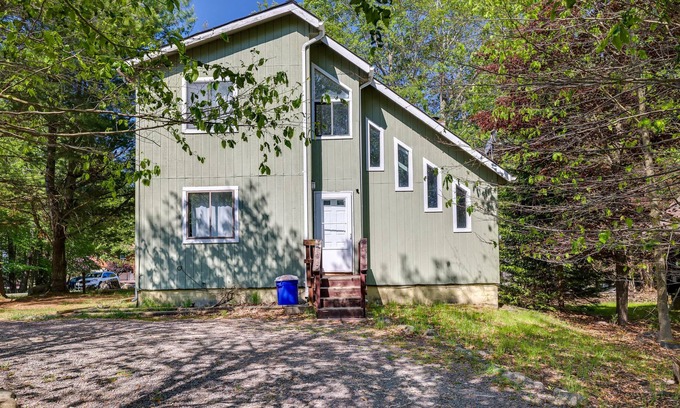 Tobyhanna Cottage | Family-friendly Tobyhanna Vacation Rental w/ Deck!