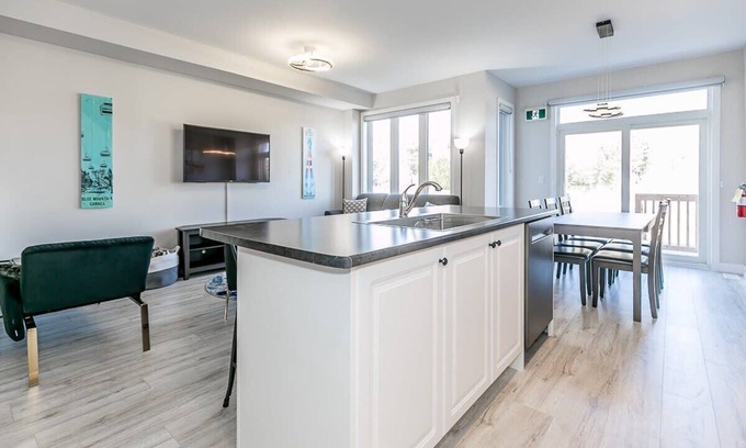 The Blue Mountains House | Family-Friendly Townhouse close to Blue Mountain