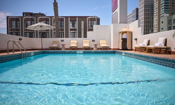 Downtown San Francisco House | Family-Friendly Unit with Pool Access & Free Breakfast Near SoMa, San Francisco