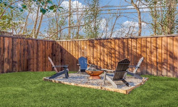 Farmers Branch House | Family friendly and pet friendly Bliss