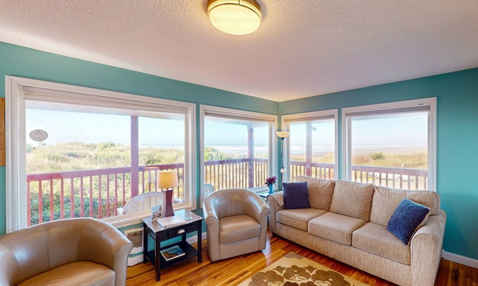 Rockaway Beach Condo | Family-Friendly Oceanfront Condo with Free WiiFi, Ocean Views & Easy Beach Access