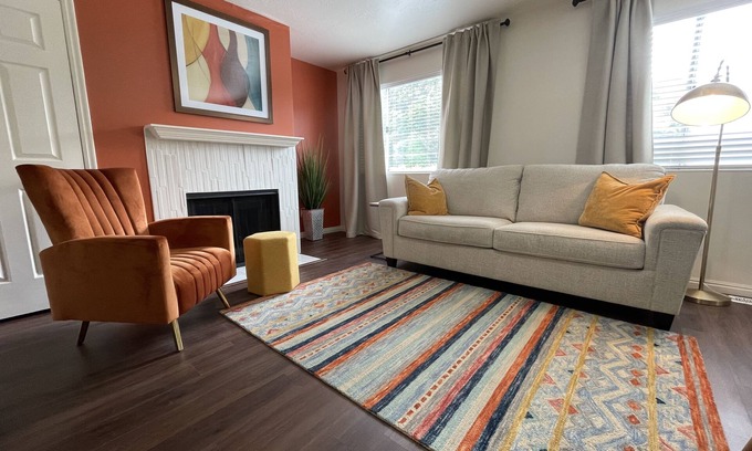 Canyon Rim House | Family Friendly | Skiers Welcome | Sleeps 11 | Washer/Dryer | Smart TVs | Garage