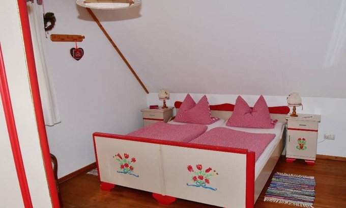 Pullenreuth Apartment | Family-friendly vacation home with 2 separate apartments. Bedrooms