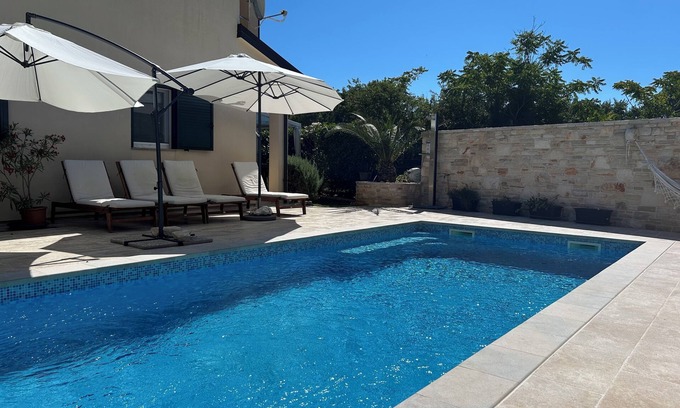 Krnica House | Family-friendly villa ELMASO*m. private heated pool, 4x air conditioning, 4xTV