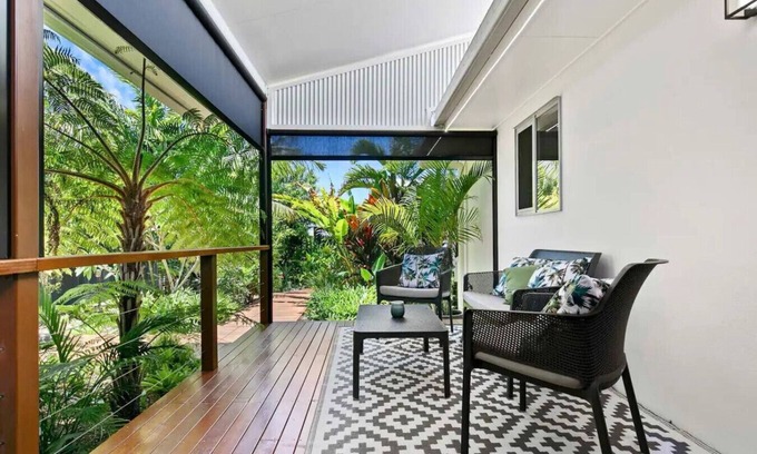 Point Vernon House | Family Friendly Walk to Beach