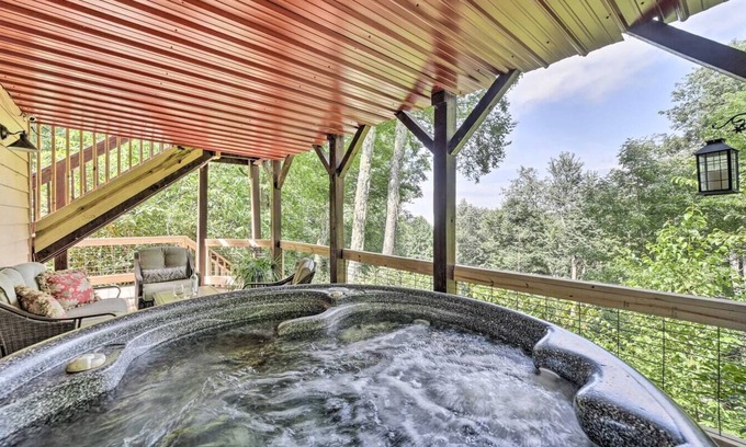 Maggie Valley House | Family-friendly w/ Hot Tub & Mountain Views