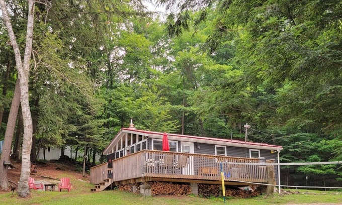Armour Cottage | Family Friendly Waterfront Cottage on Three Mile Lake