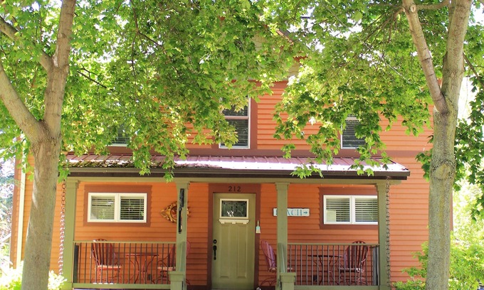 South Haven Apartment | Family friendly walk to the beach and town.