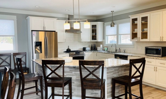 Leland House | Family friendly! Walk to Fishtown, beaches, shops and restaurants.