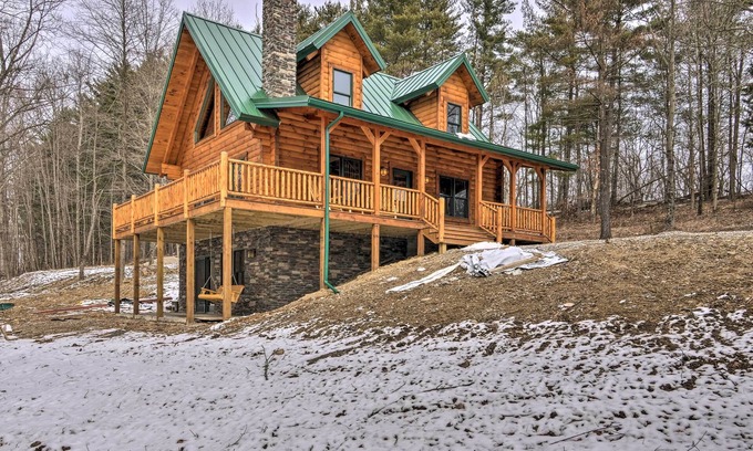 Bladensburg Cabin | Family-Friendly Warsaw Cabin w/Deck & Fireplace!