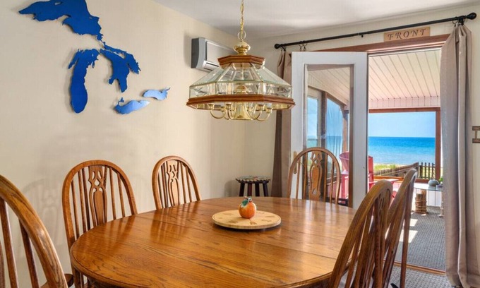 Millersburg House | Family Friendly Waterfront Wonderland