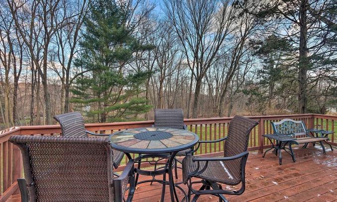Woodbury House | Family-Friendly Woodbury Home with Yard + Deck!