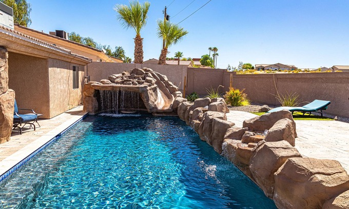 Lake Havasu City House | Family FUN 5 bdrm 5 bath lake close waterslide pool oasis!