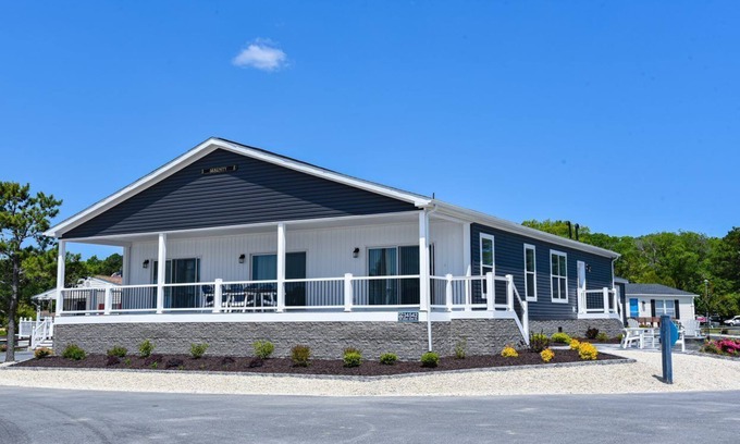 Long Neck House | Family fun-beach, marina, pools, pet friendly!