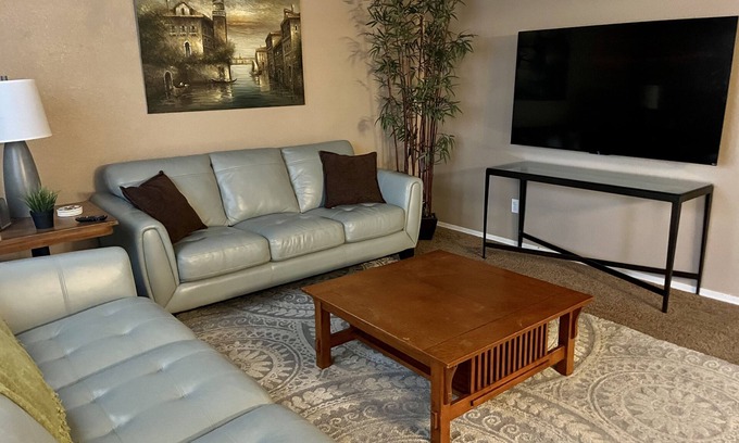 Nampa House | Family Fun House - sauna, tanning bed, trampoline, Foosball, disc golf and more!