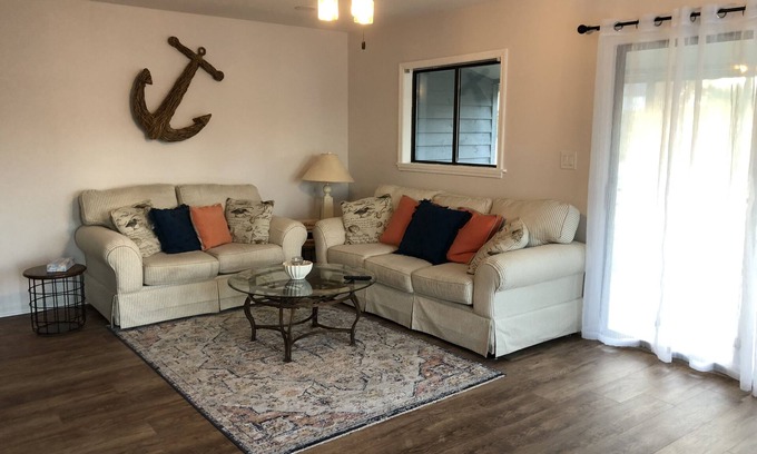 Little River House | 💗☀️🌊Family Fun In The Sun🌊☀️💗 - 3 BR, 3.5 BA & Pet Friendly Townhouse