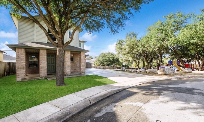 West San Antonio House | Family Fun! Kid Friendly! Patio, BBQ, Next Door to Park, 1 mile to Sea World!