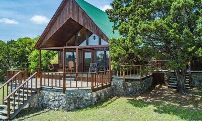 Morgan House | Family Fun, Large Deck, King Bed, Firepit, Serene, Lake Close by, Activities
