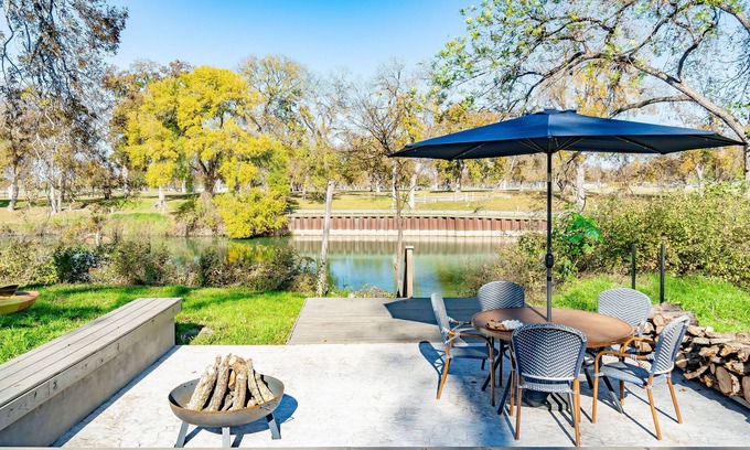 Seguin House | Family Fun on Guadalupe River w/kayaks, grill and dock! Minutes from Downtown