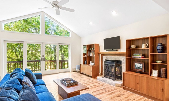 Quechee House | Family & Game Rooms, Large Deck - Highland Ridge