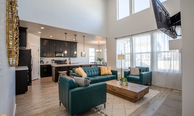American Fork House | Family Gathering Place 6 BD Home Hot Tub sleeps 12