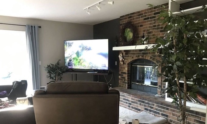 East Bloomington House | Family gatherings 3 living rooms spacious kitchen with fireplace