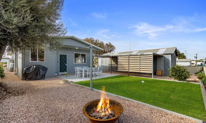 North Beach House | Family getaway - 200 metres to North Beach!