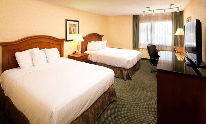 Wenatchee Hotel | Family Getaway! 3 Pet-friendly Units, Outdoor Pool, Free Parking Onsite