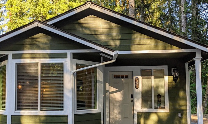 Ashford Cabin | Family Getaway Ashford/Mt Rainier Nisqually Gate-Dan's Place