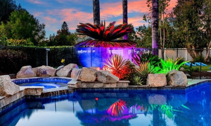 Felicita House | Family Getaway: Game Room/MiniGolf/Pool/HotTub!