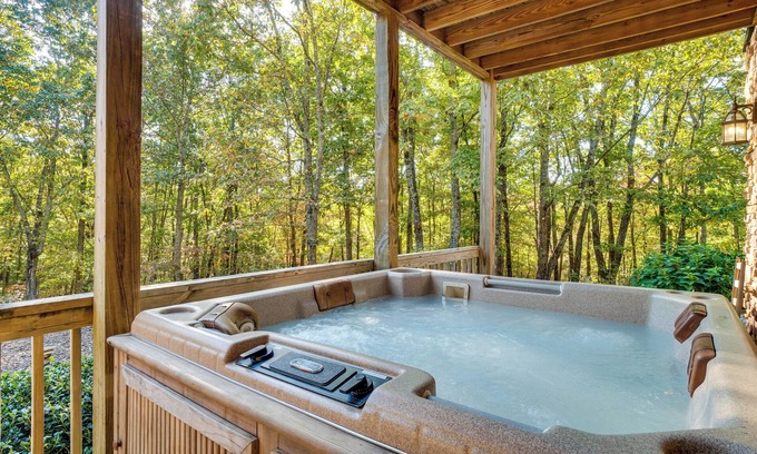Cleveland Cabin | Family Getaway: Georgia Cabin w/Outdoor Hot Tub