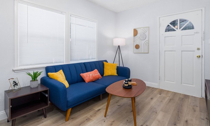 Downtown Riverside House | Family Getaway Located In Downtown Riverside