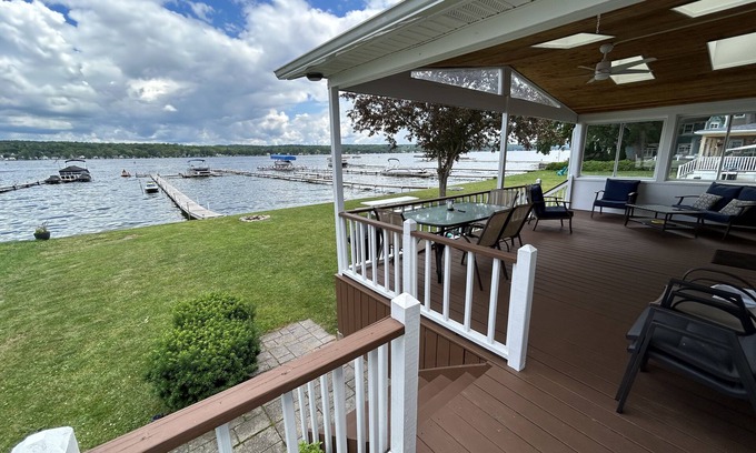 Lakeville Cottage | Family Getaway on Pebble Beach Cove